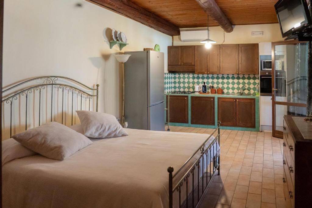Apartment with Pool View room - Image 1