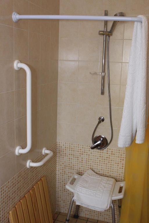 Double or Twin Room - Disability Access room - Image 2