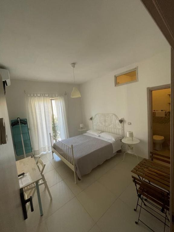 Deluxe Double Room with Balcony room - Image 3