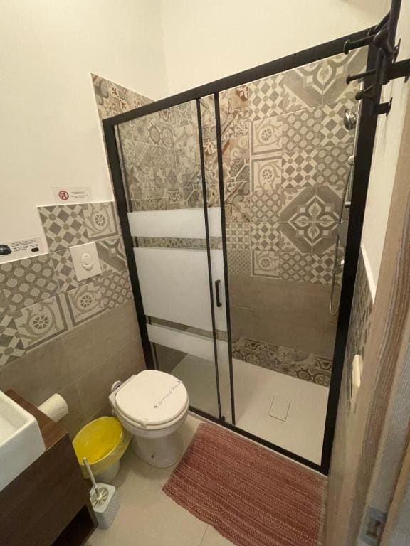 Family Room with Private Bathroom room - Image 3