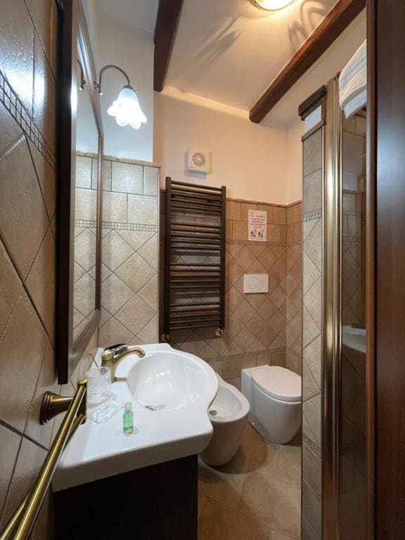 Large Single Room room - Image 3