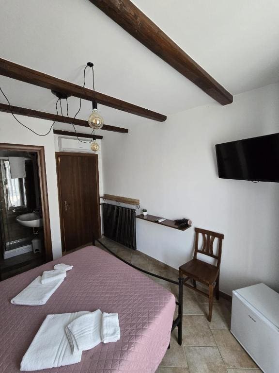 Standard Double Room room - Image 3