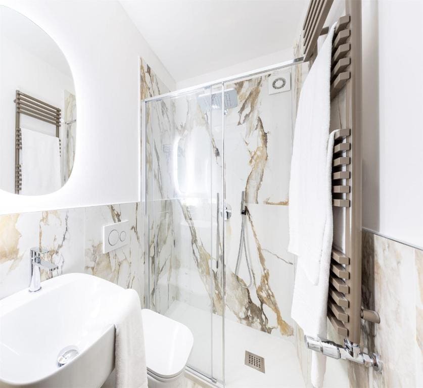 Classic Double or Twin Room room - Image 3
