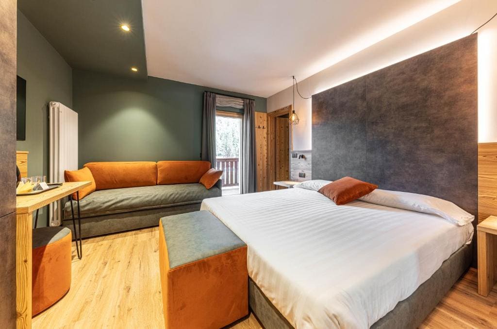 Comfort Quadruple Room room - Image 2