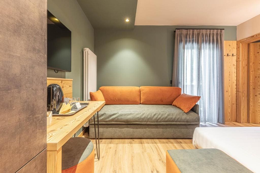 Comfort Quadruple Room room - Image 3