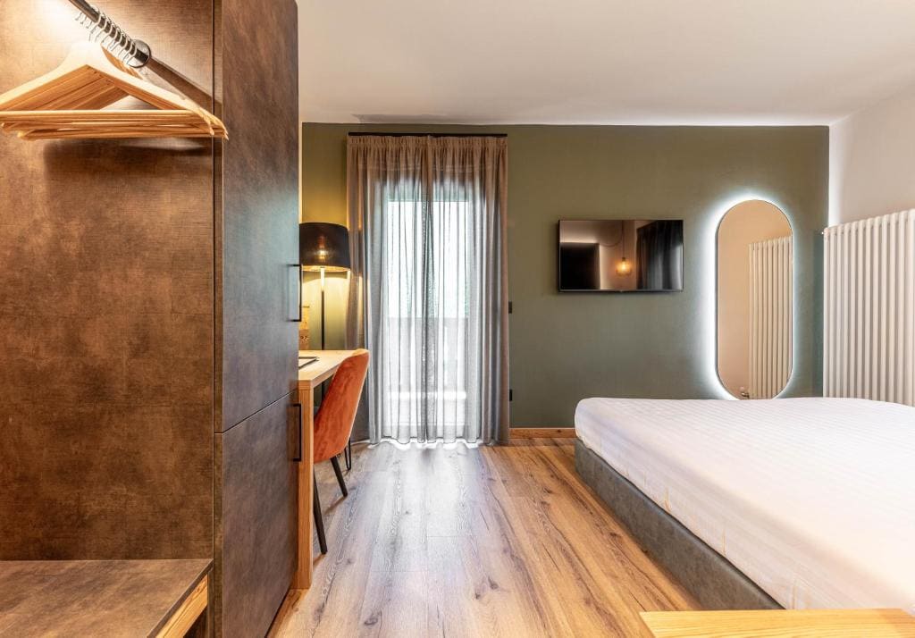 Deluxe Double or Twin Room room - Image 3