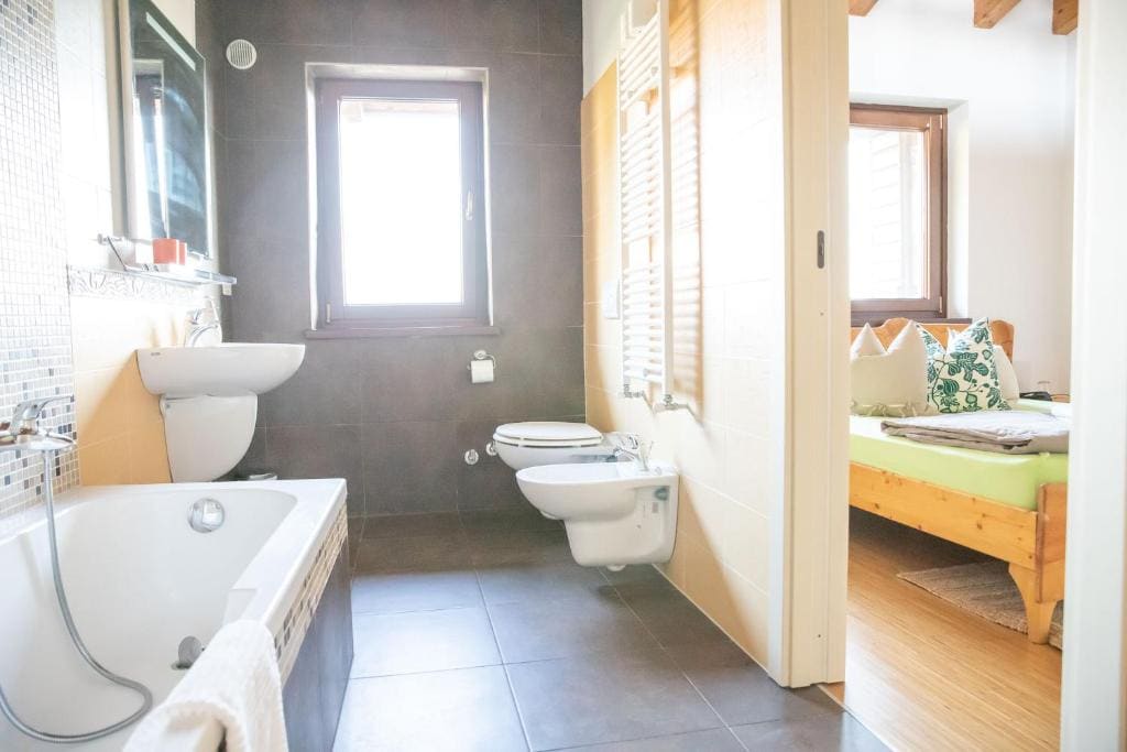 Double Room with Private Bathroom room - Image 2