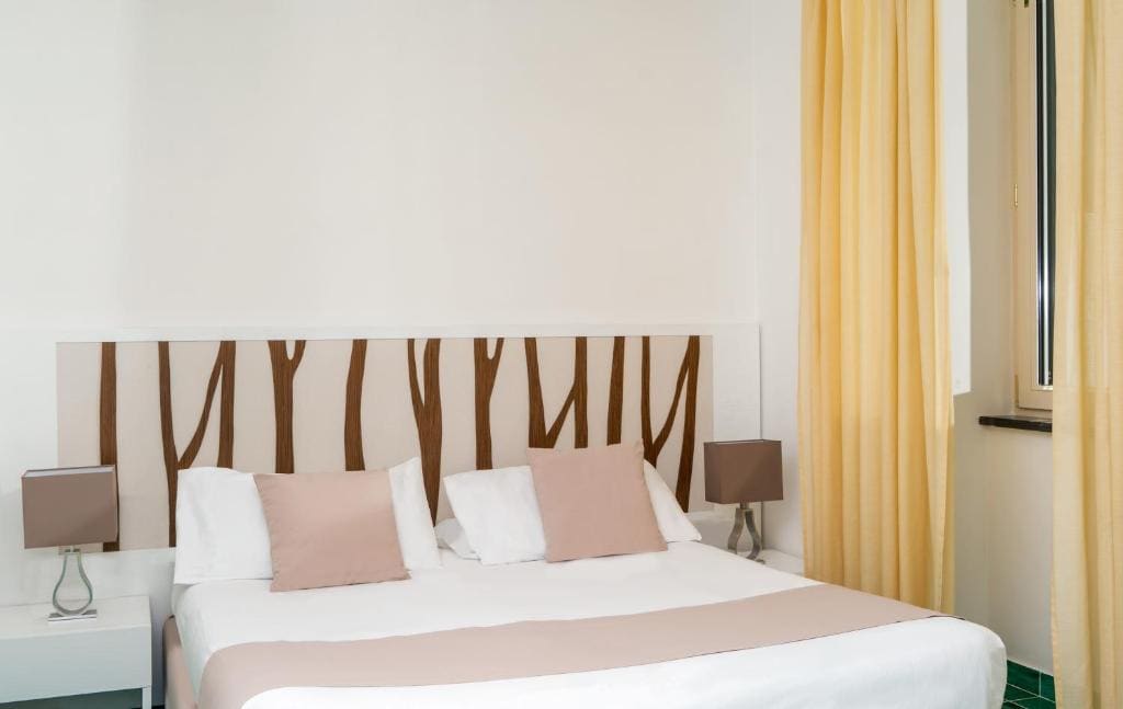 Superior Double Room with Sea View room - Image 2