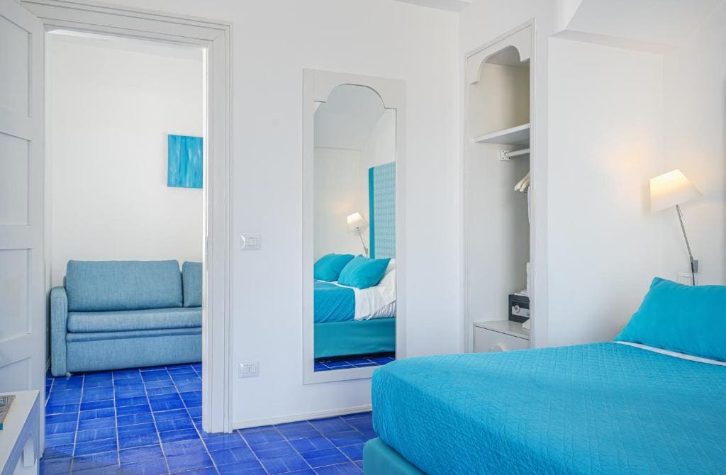 Suite with Sea View room - Image 2