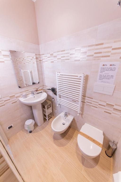 Family Room with Private Bathroom room - Image 1