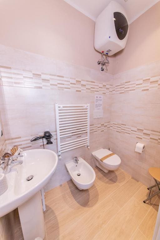 Family Room with Private Bathroom room - Image 2