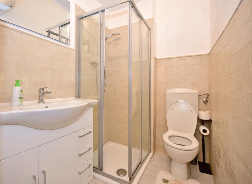 Standard Double Room with Shared Bathroom room - Image 1