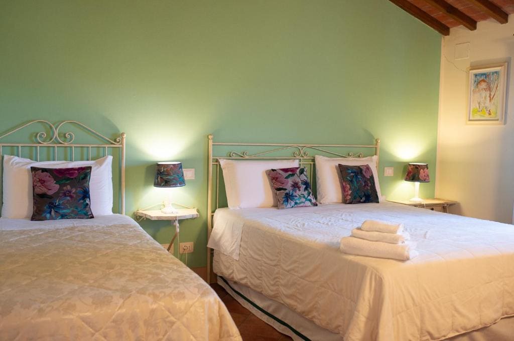 One-Bedroom Apartment room - Image 1