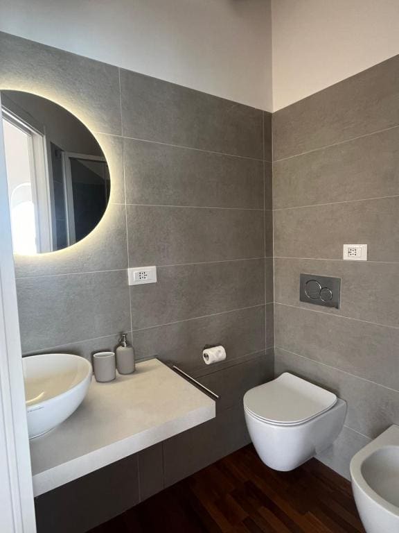 Deluxe Double Room with Balcony and Sea View room - Image 3