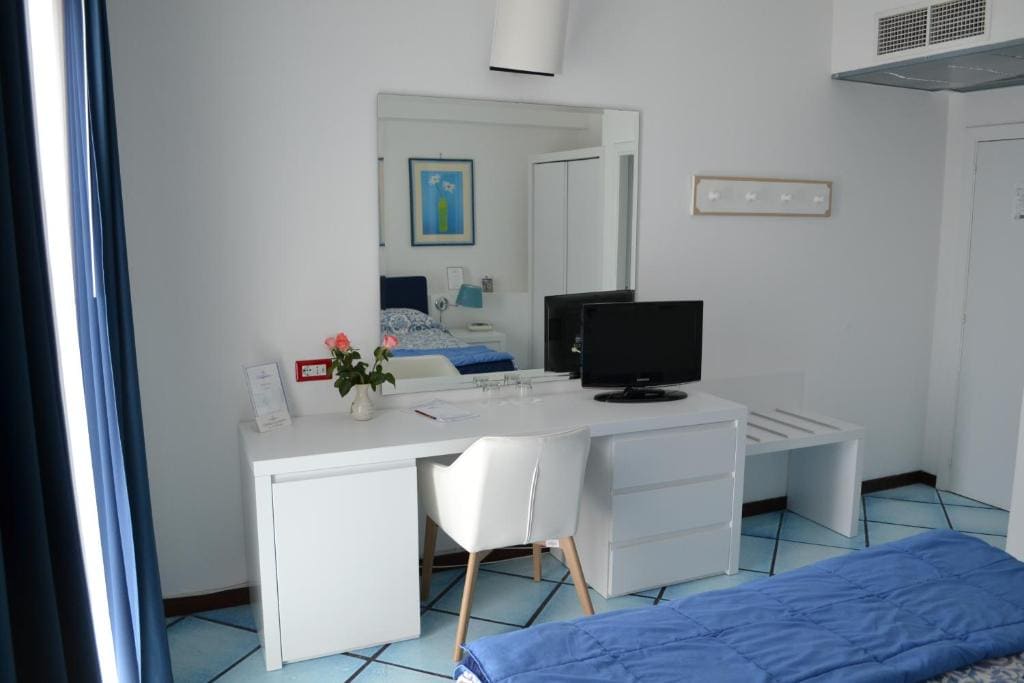 Double or Twin Room with Sea View room - Image 1