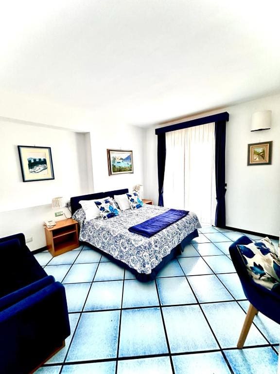 Double or Twin Room with Sea View room - Image 3