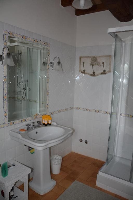 Deluxe Room room - Image 3