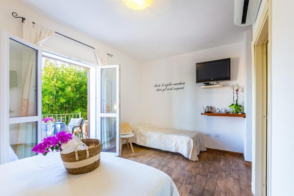 Triple Room with Balcony room - Image 3