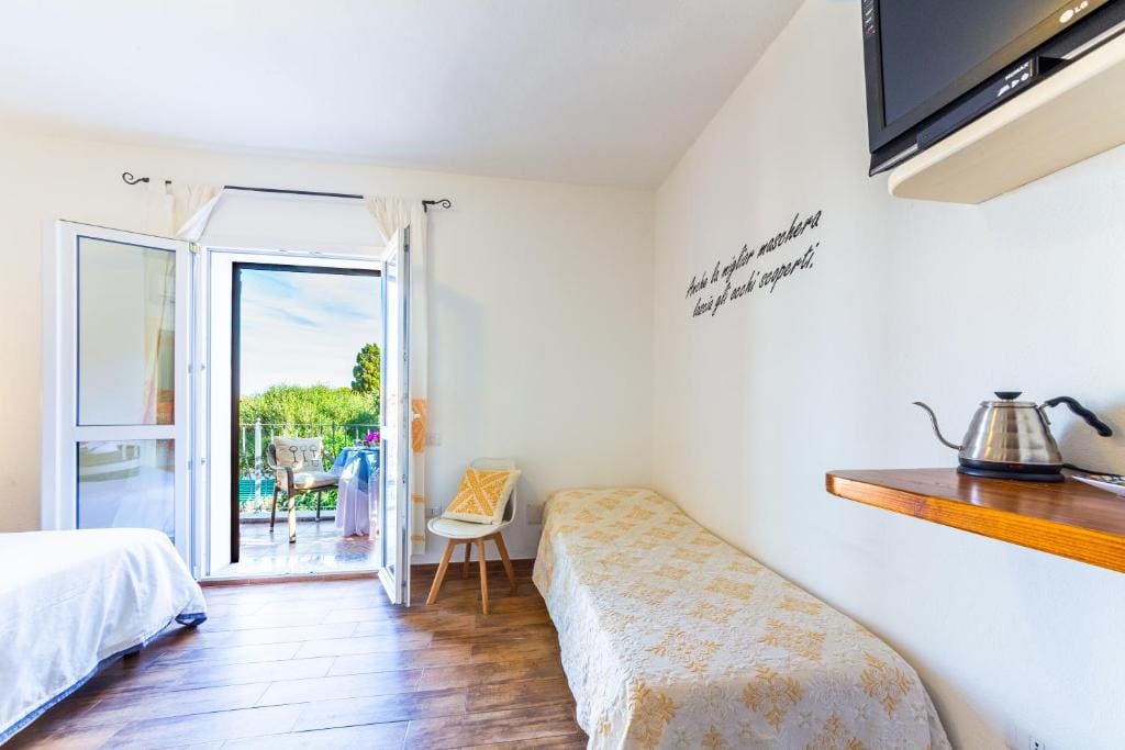 Triple Room with Balcony room - Image 1
