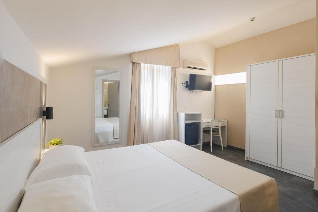 Comfort Double or Twin Room room - Image 1