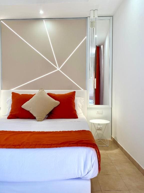 Double or Twin Room with Balcony and Lake View room - Image 3