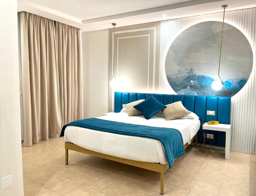 Double or Twin Room with Balcony and Lateral Lake View room - Image 2