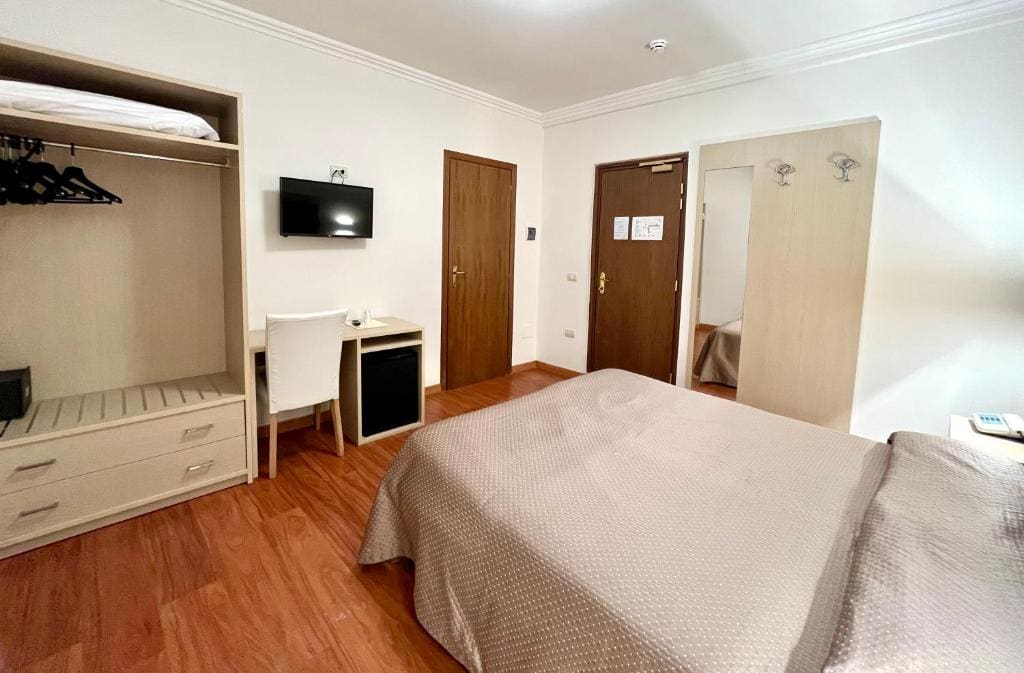 Economy Double or Twin Room with Garden View room - Image 2