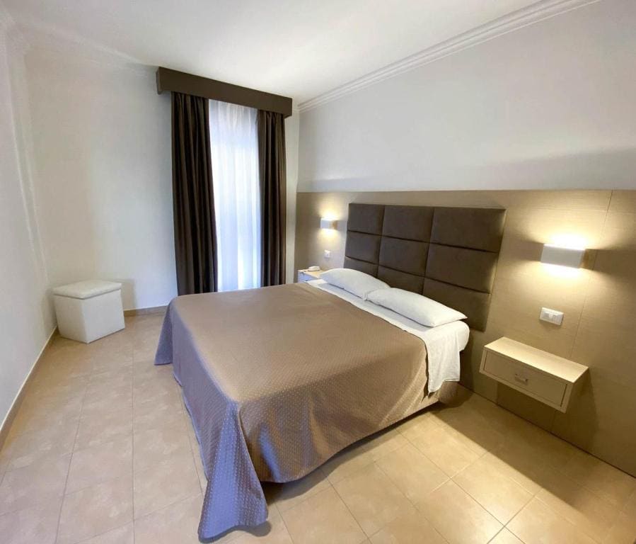 Standard Double or Twin Room with Balcony room - Image 2