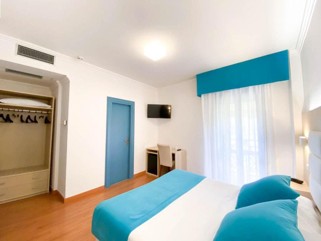 Standard Double or Twin Room with Balcony room - Image 3