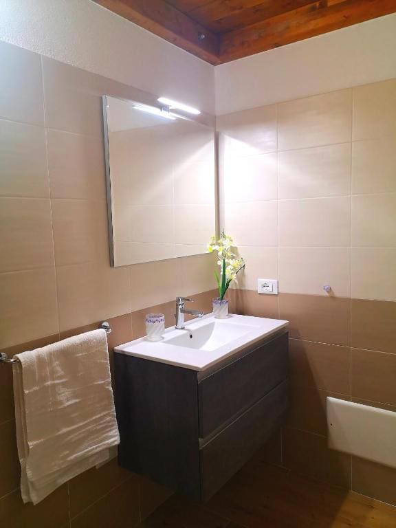 Double Room with Private Bathroom room - Image 2