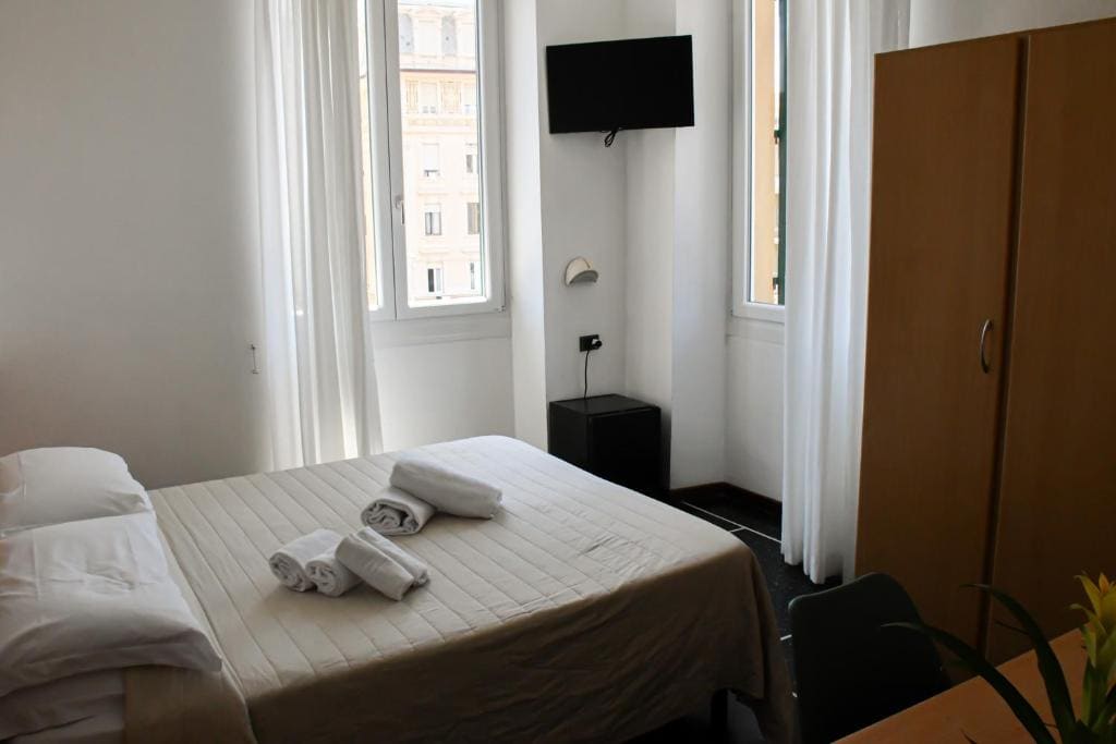 Deluxe Room room - Image 2