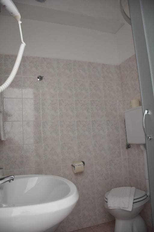 Deluxe Triple Room room - Image 1