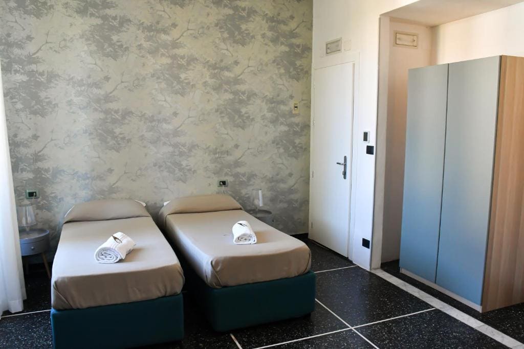 Superior Family Room room - Image 1