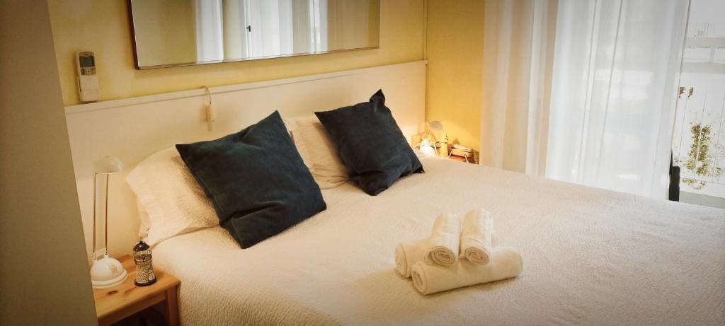 Small Single Room room - Image 1