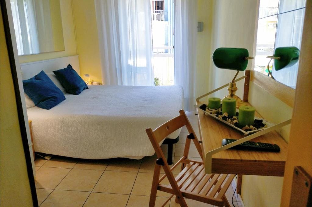 Small Single Room room - Image 2