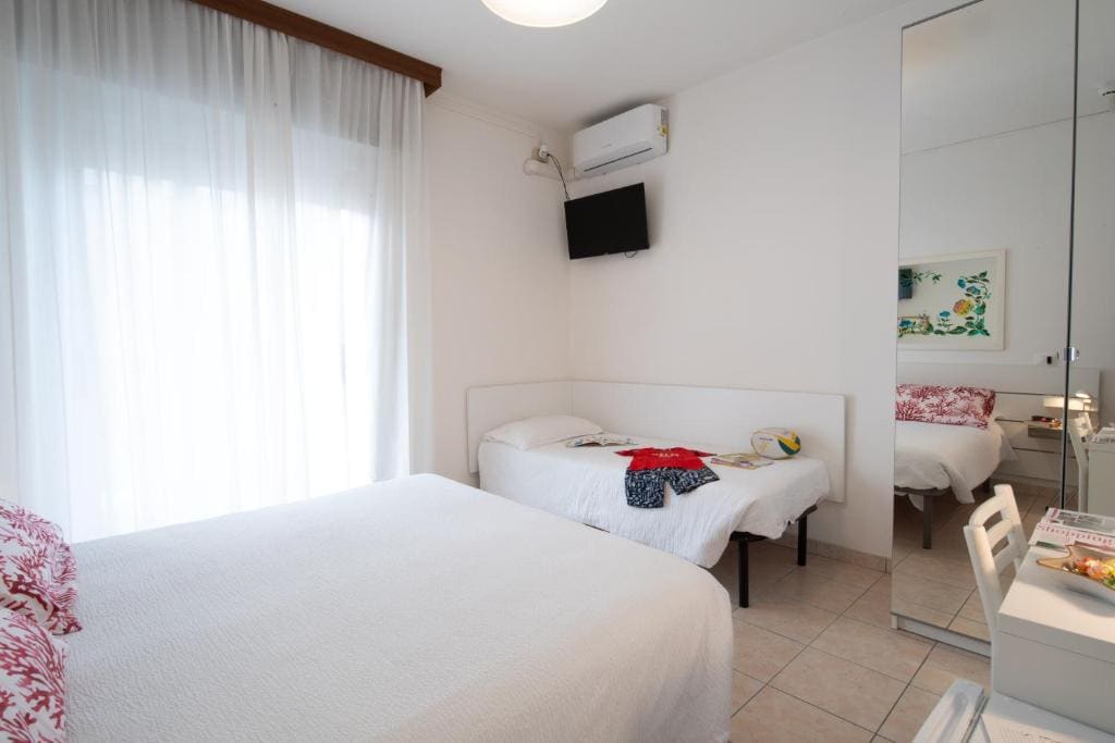 Triple Room with Terrace room - Image 2