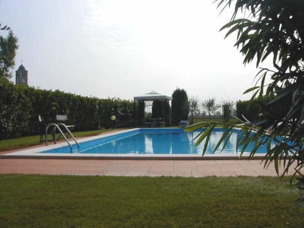 Deluxe Double Room with Shower room - Image 3