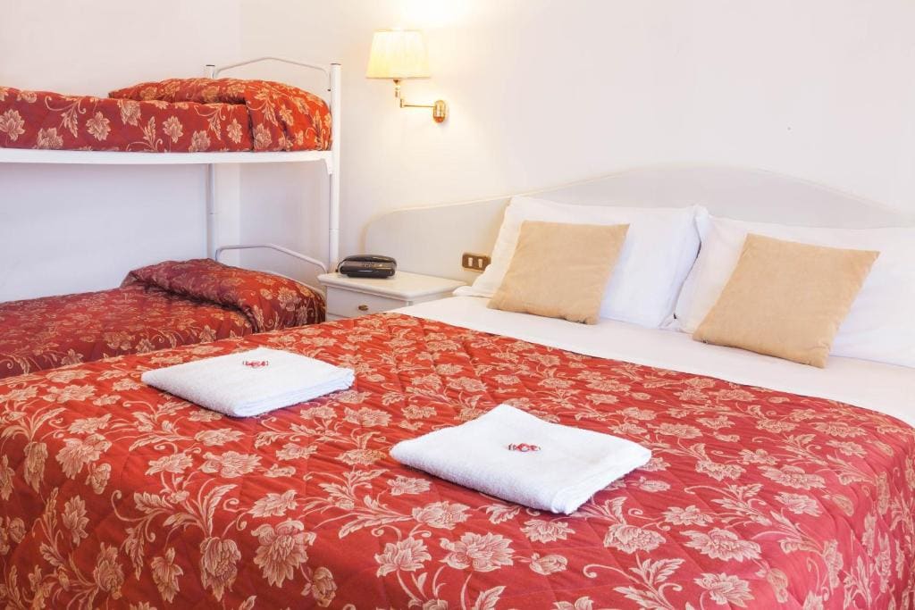 Quadruple Room room - Image 2