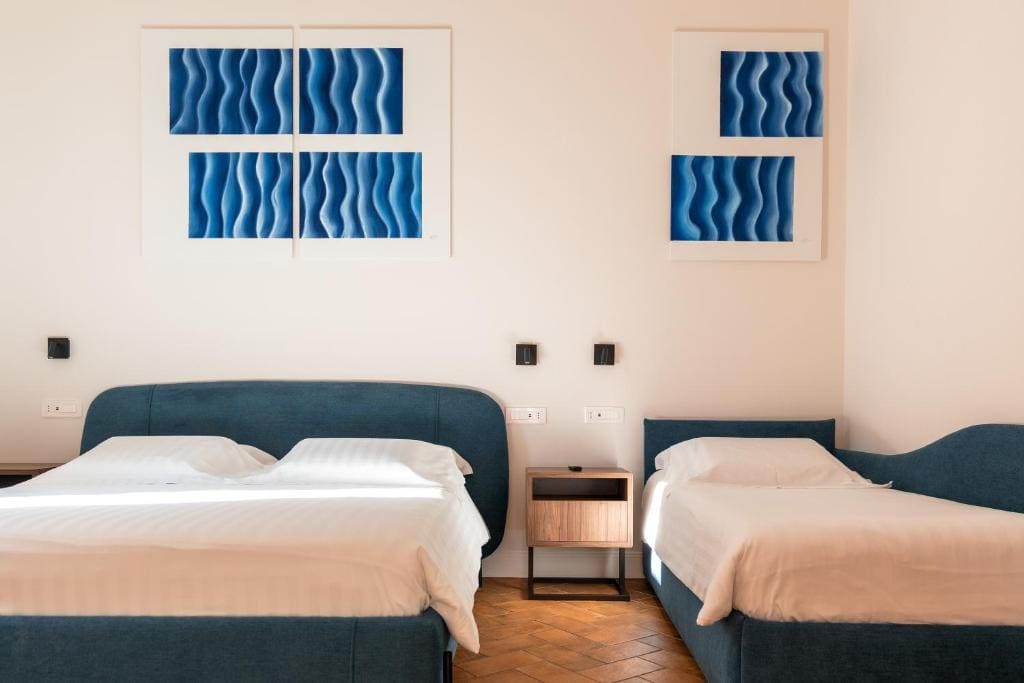 Luxury Triple Room room - Image 2