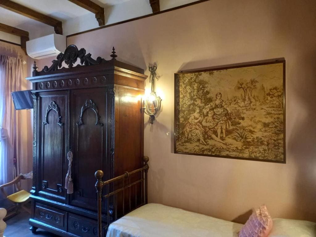 Quadruple Room with Private Bathroom room - Image 1