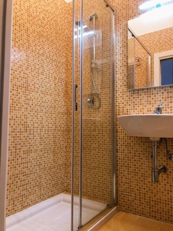 Double or Twin Room with Private Bathroom room - Image 2