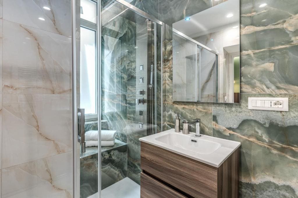 Double or Twin Room with Bathroom room - Image 3