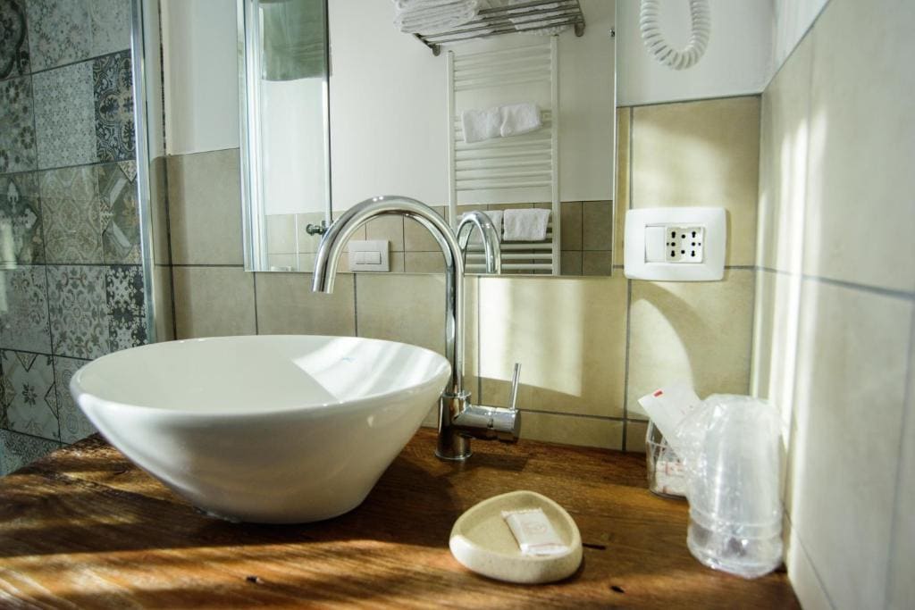 Double Room with Private Bathroom room - Image 3