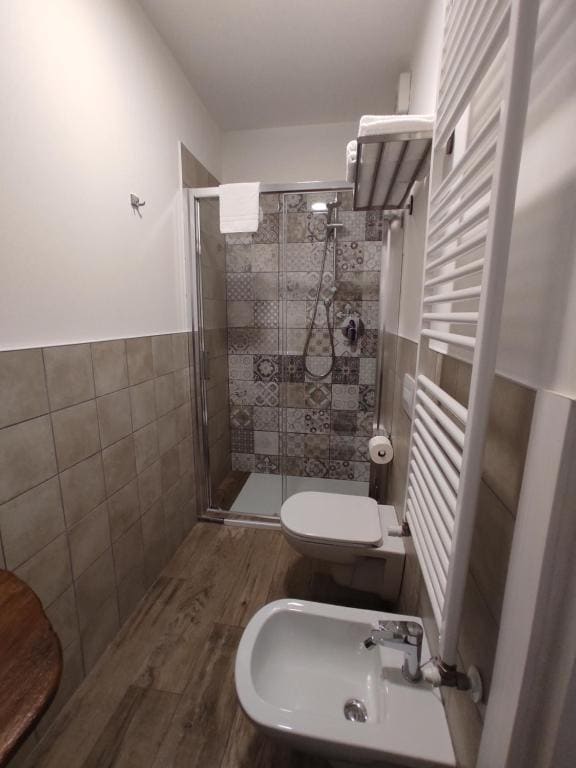 Family Room with Private Bathroom room - Image 2