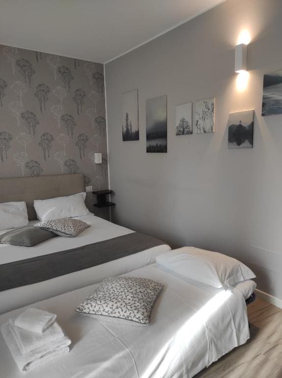 Triple Room with Private Bathroom room - Image 3