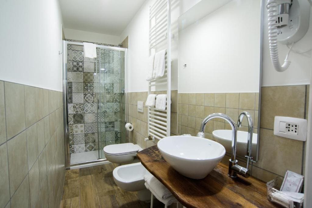 Triple Room with Private Bathroom room - Image 2