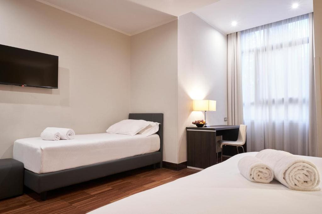 Deluxe Double or Twin Room room - Image 2