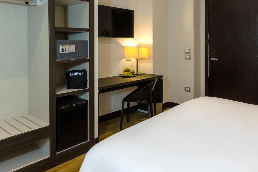 Superior Double or Twin Room room - Image 3