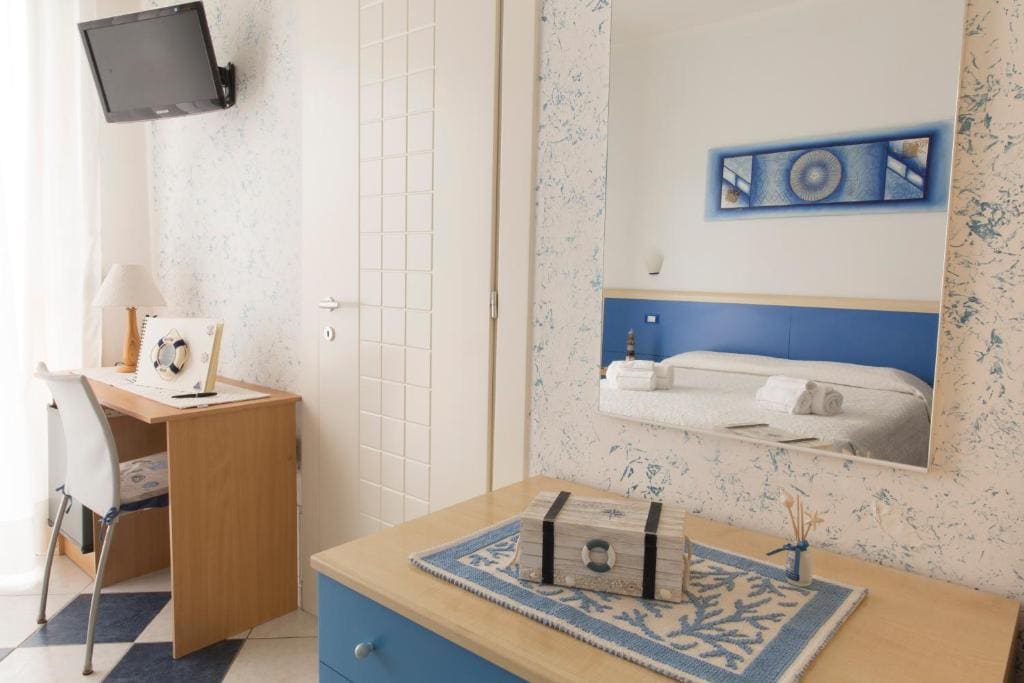Double or Twin Room with Balcony room - Image 2