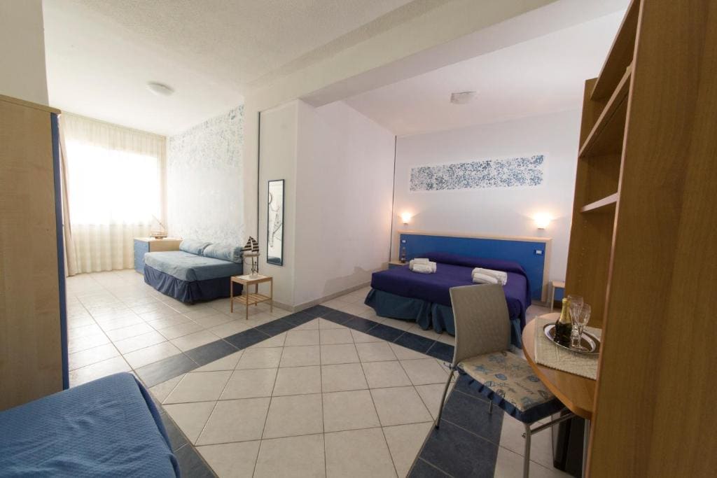Family Room room - Image 1